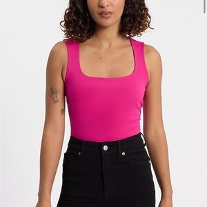 Body Contour Square Neck Tank